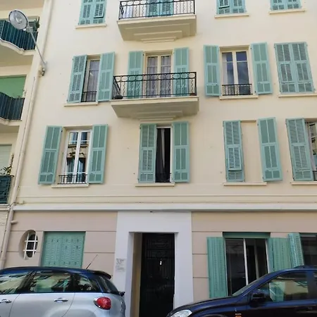 公寓 Charming Air-conditioned T3 